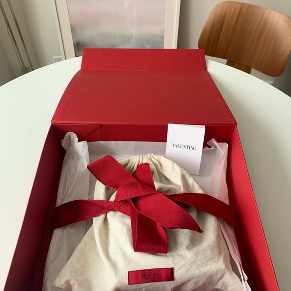 Valentino Garavani Rockstud Hobo leather crossbody - Picture 2 of 9